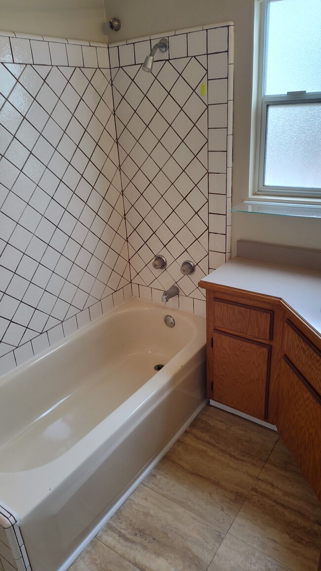 Building Photo - 107 Bancroft Dr