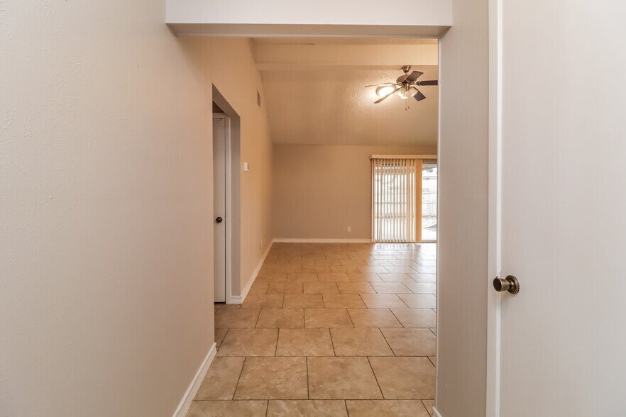 Building Photo - 1837 Heidelberg Dr