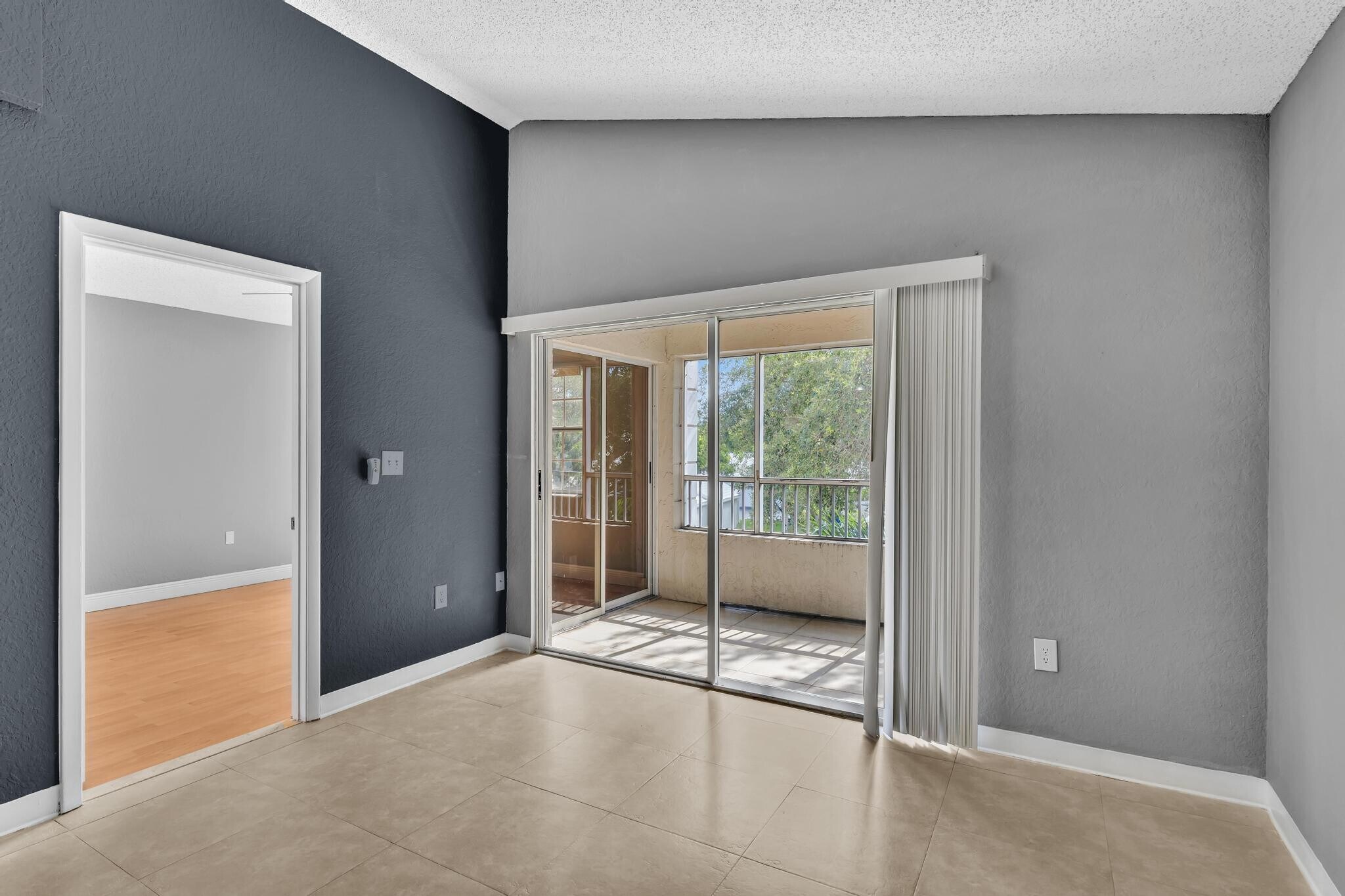Building Photo - 2850 N Oakland Forest Dr