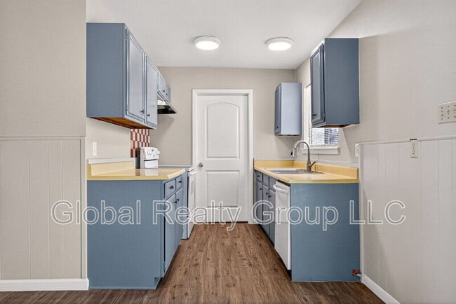 Building Photo - 301 Deborah Dr