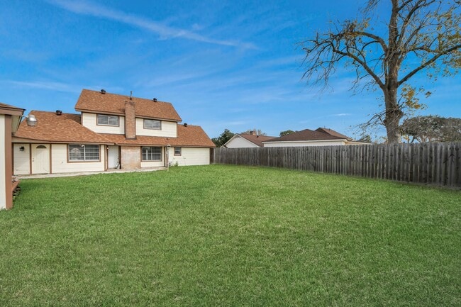 Building Photo - 15423 Ridingwood Dr