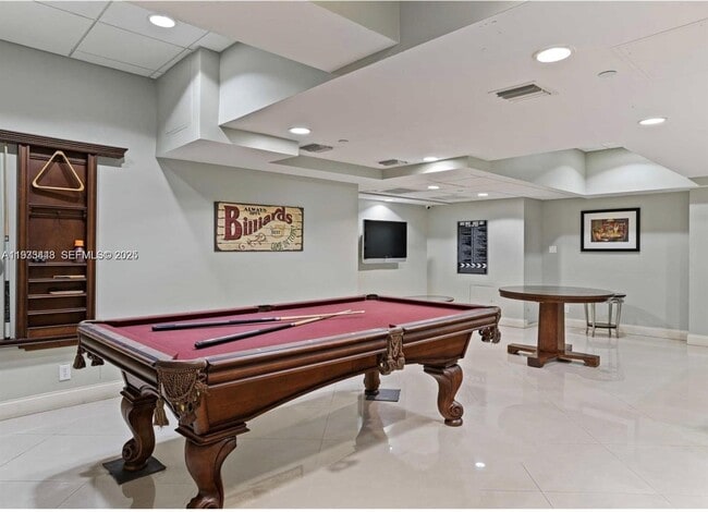 Building Photo - 111 E Flagler St