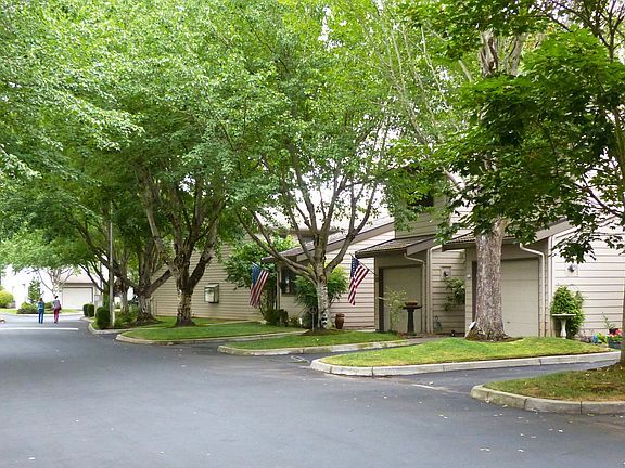 Community entry - 7816 NE Loowit Loop
