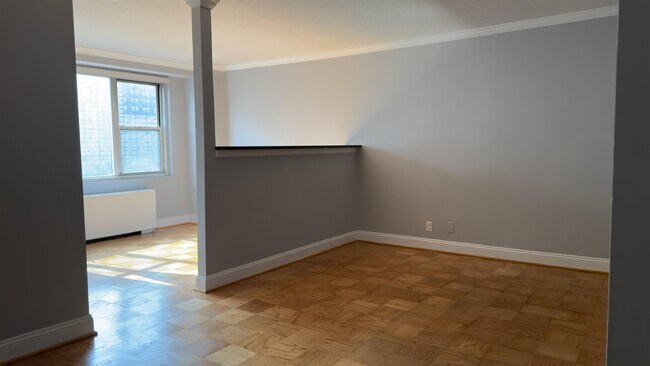 Building Photo - 201 St Pauls Ave