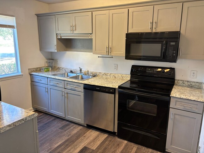 Building Photo - 2 Bedroom 2 bath on bottom floor at Myrtle Greens