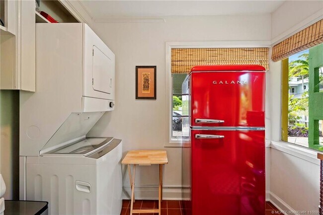 Building Photo - 120 SW 5th St