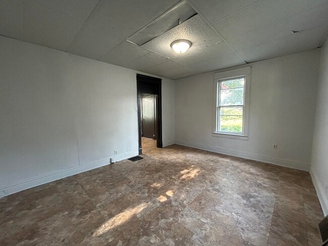 Building Photo - 907.5 Jewell-