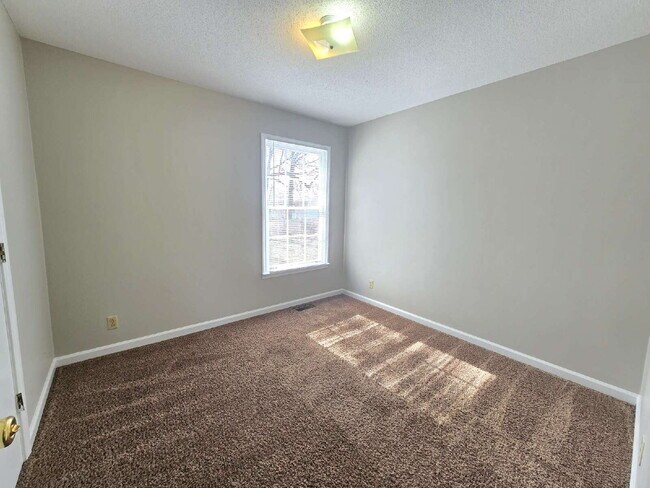 Building Photo - 746 Shelton Cir