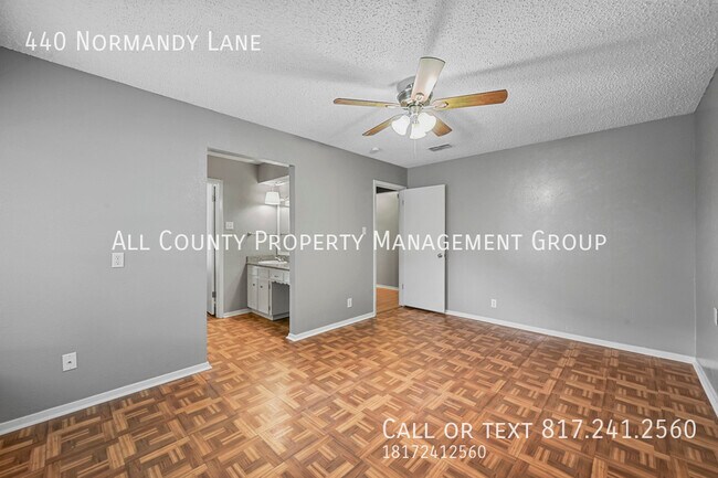 Building Photo - 440 Normandy Ln