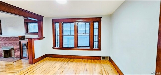 Building Photo - 320 Jewett Ave