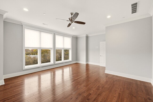 Building Photo - 6600 Seminary Woods Pl