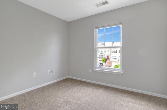 Building Photo - 7355 Bloomington Ct