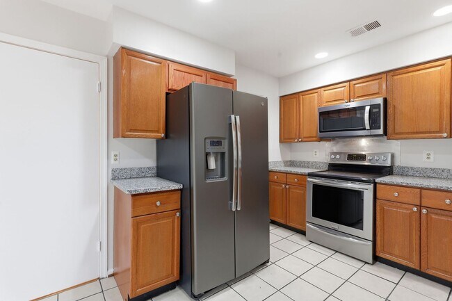 Building Photo - Welcome to this stunning end residence perfectly positioned in a highly desirable setting.