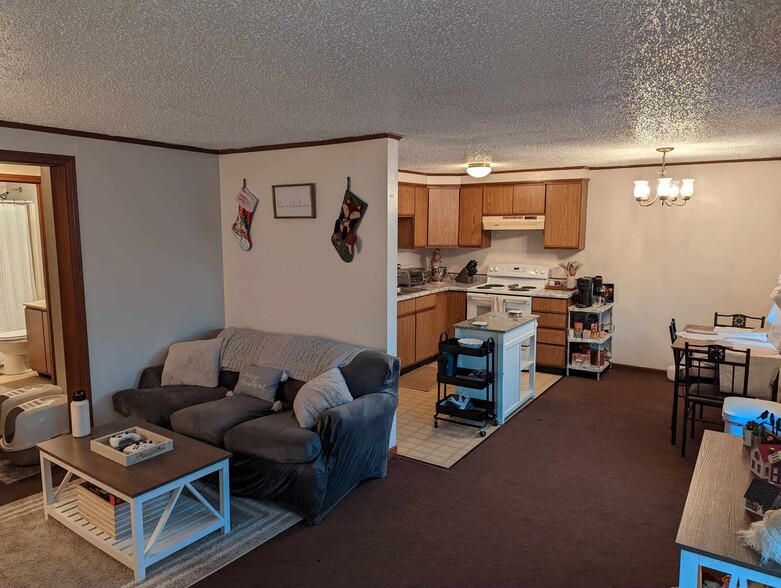 Open kitchen and living room floor plan - 163 Oak St