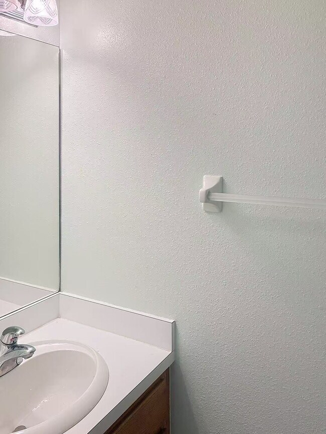 Building Photo - 12509 Lake Vista Dr