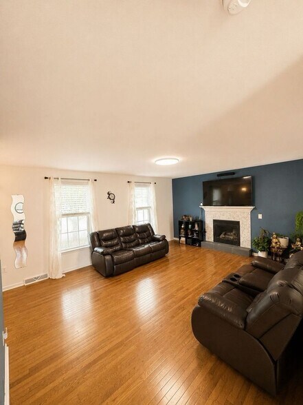 Building Photo - 10551 Cherry Grove Ct