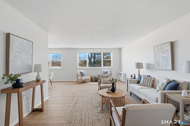 Building Photo - 887 Farmington Ave