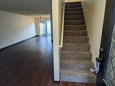 Building Photo - Available Now! Pet-Friendly 2 Bed/ 1.5 Bath with Patio & Parking