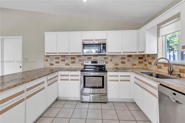 Building Photo - 8531 SW 12th St