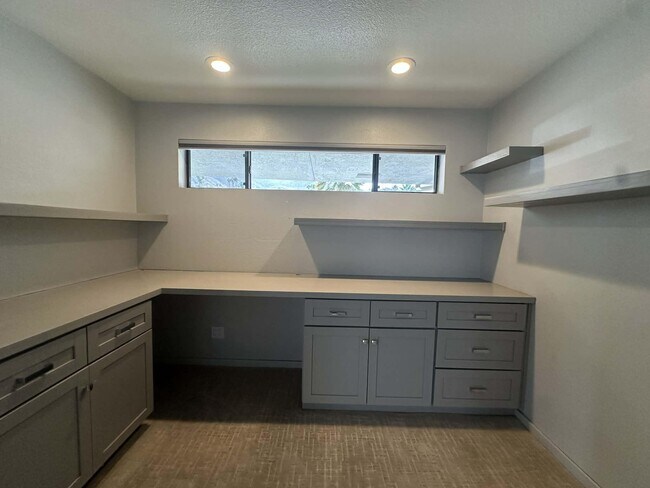 Building Photo - 4 Saturn Cir