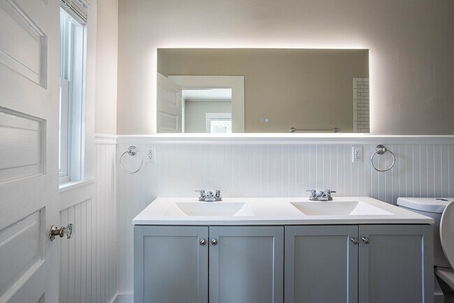 Building Photo - 20 Marion Ave