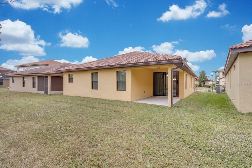 Building Photo - 2943 Casabella Dr