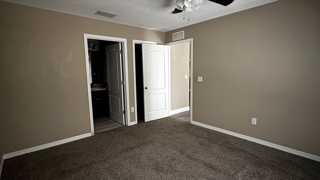 Building Photo - 9210 N Travis Dr