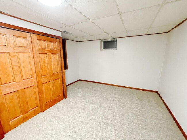 Building Photo - 1172 Highview Dr