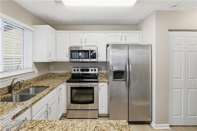 Building Photo - 217 Hiawassee Dr