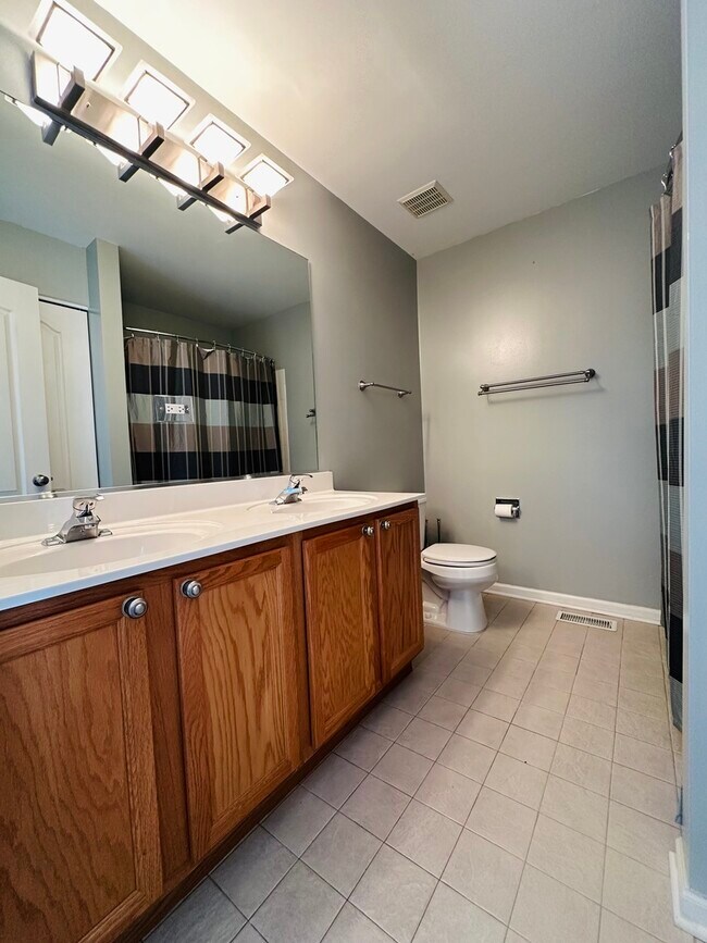 Building Photo - 2409 Golf Ridge Cir