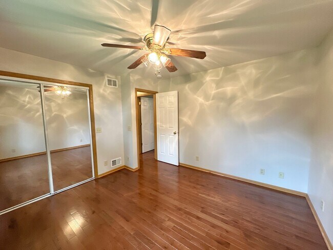 Building Photo - 7103 Hiawatha Dr