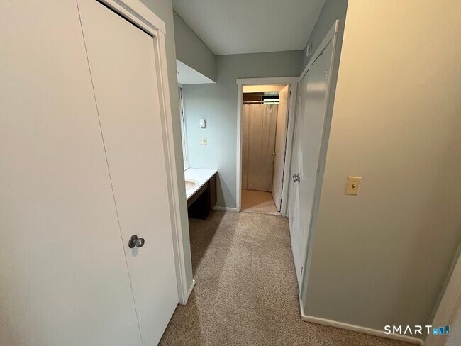 Building Photo - 302 Heritage Vlg