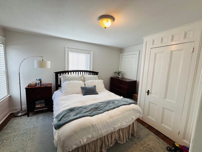 Building Photo - 220 South St