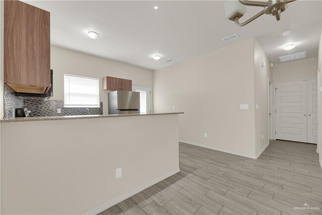 Building Photo - 19 Carlisle Ave