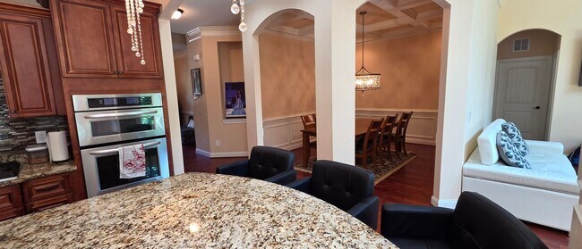 Building Photo - Executive home in Lewisville gated community