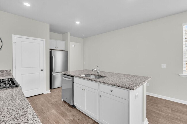 Building Photo - Modern Comfort in the Heart of Ladson