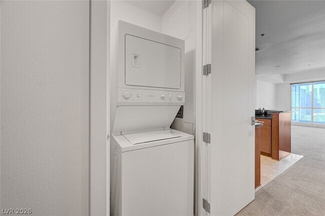 Building Photo - 4575 Dean Martin Dr