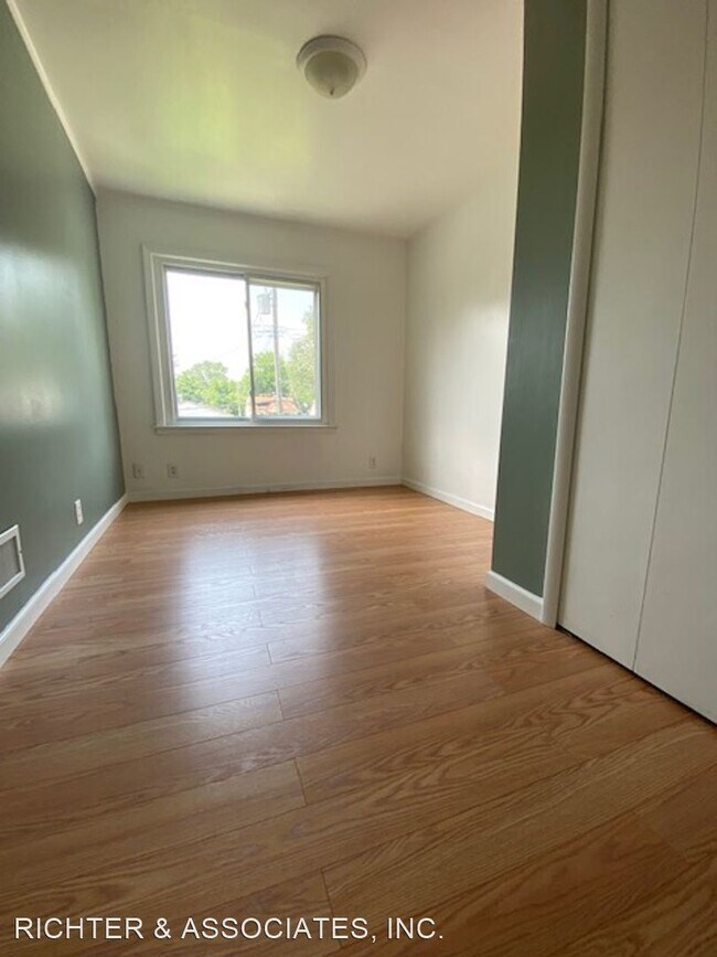 Building Photo - 4 br, 2 bath House - 3855 ROYAL AVE