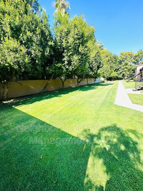 Building Photo - 1445 E Saginaw Way