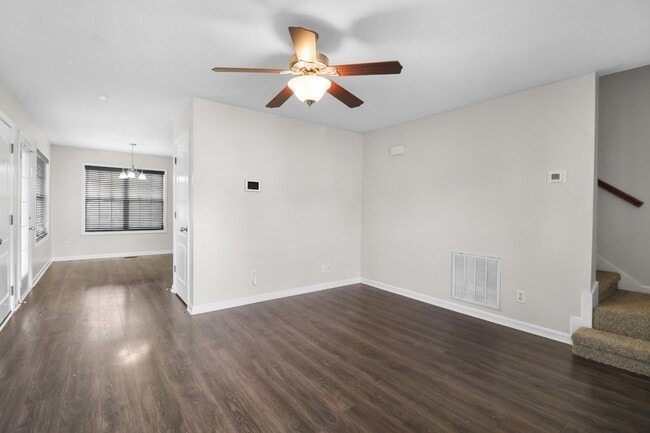 Building Photo - 420 Piney Dr