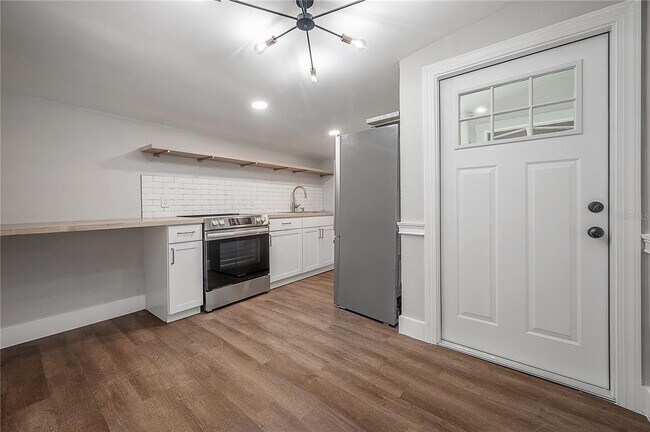 Building Photo - 236 W North St