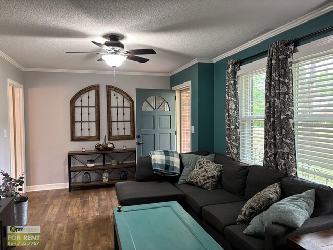 Building Photo - Charming Easley 3/2 Coming Available!
