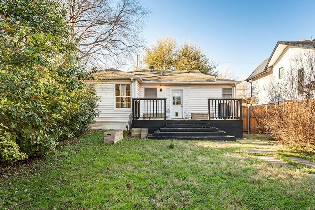 Building Photo - 8642 Daytonia Ave