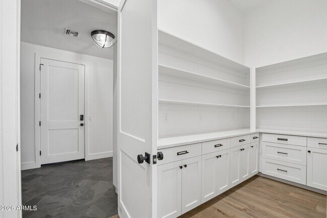Building Photo - 8645 E Wood Dr