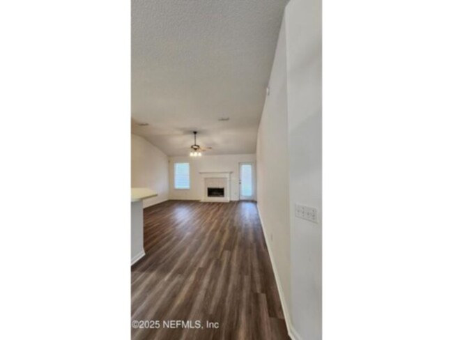 Building Photo - 4/2 in Westchase Manor