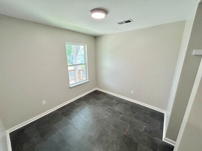 Building Photo - 2967 Forest Ave