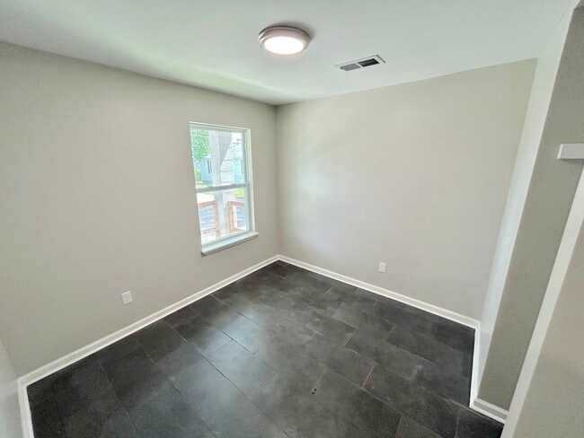Building Photo - 2967 Forrest Ave