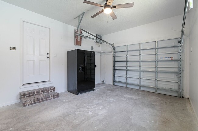 Building Photo - 3/2 Riverfront Brick Ranch, Access to the ...