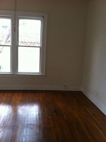 Building Photo - 1215 W 30th St