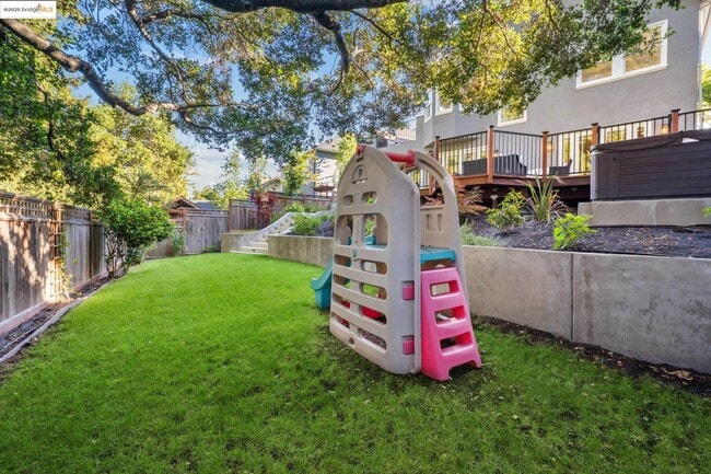 Building Photo - 946 Alma Pl